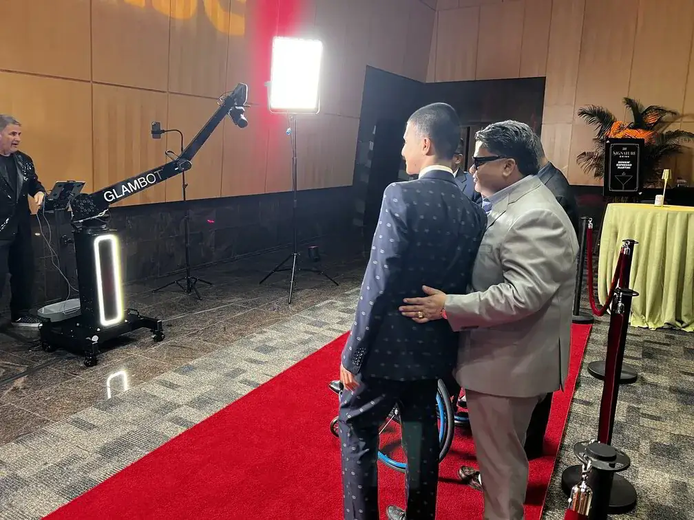 Red Carpet GlamBot